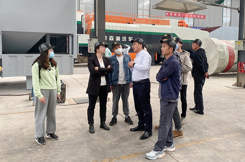 華中科技大學、中南大學一行蒞臨德森生產基地考察調研